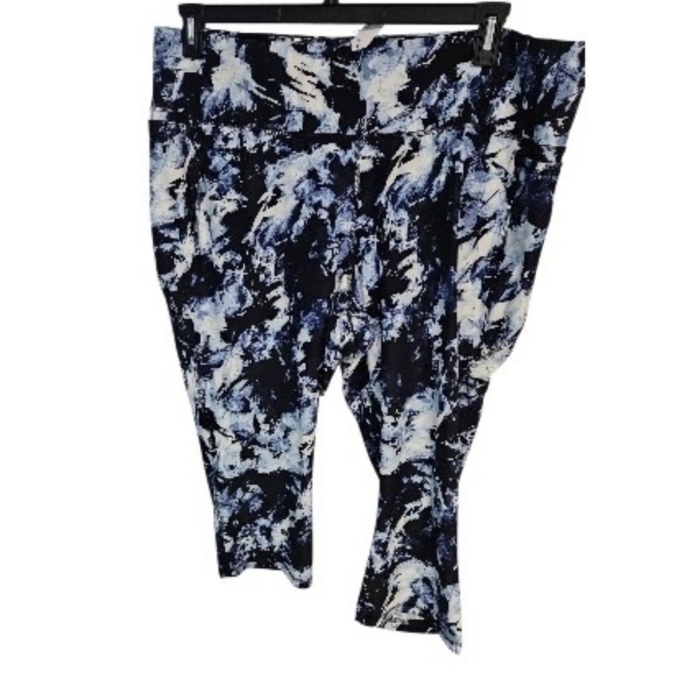 Livi Active Black & White Abstract Print Leggings